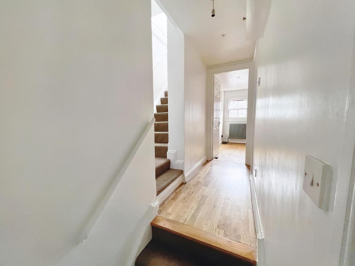 Lovely 2-Bedroom Serviced Apartment Greater London Exterior photo
